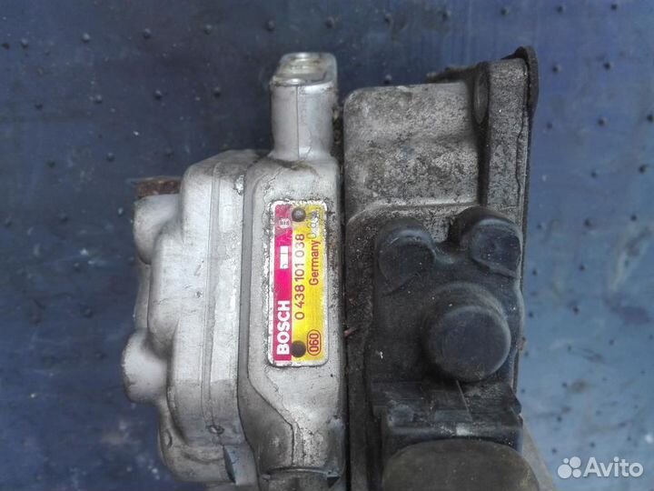 Дозатор распределитель топлива Audi 100