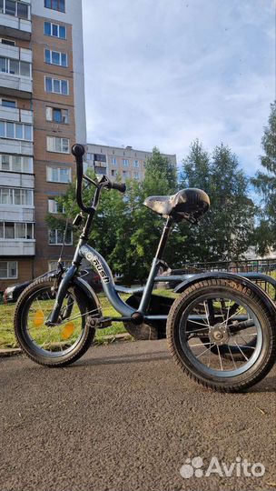 Трехколесный велосипед