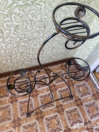 Кованая подставка для цветов