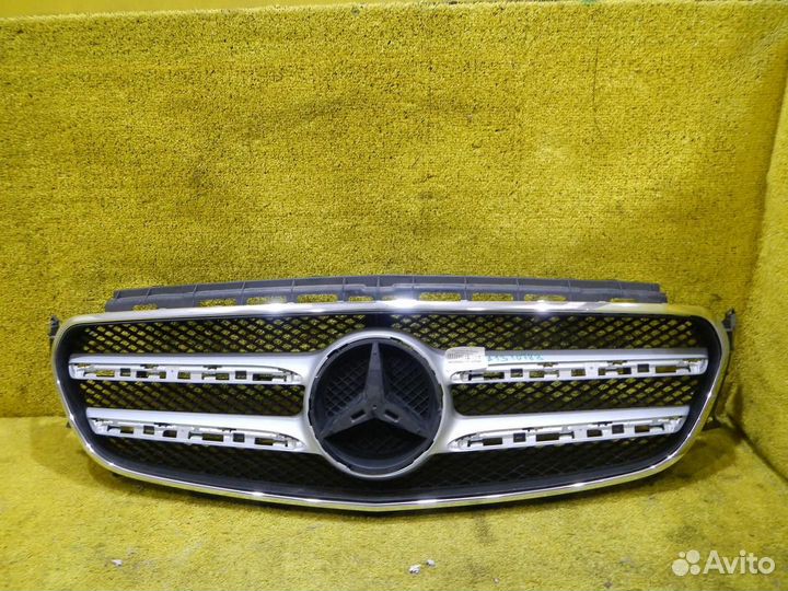 Решетка радиатора Mercedes-Benz E-Class