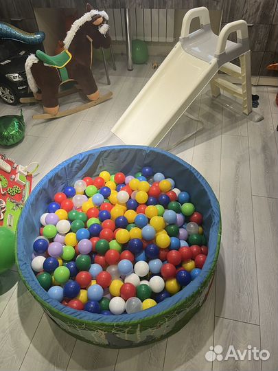 Бассеин с шариками и горкой