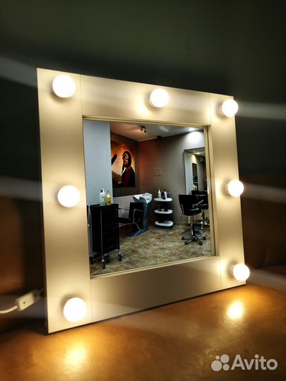 Зеркало с лампочками