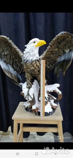 Статуэтка орла