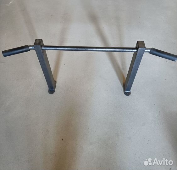 Турник настенный