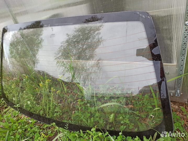 Заднее стекло