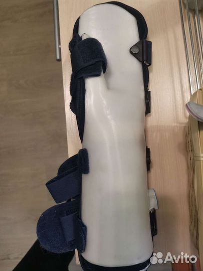 Тутор кистевой