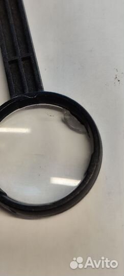 Третья рука с увеличительным стеклом