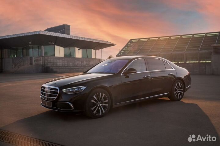 Личный водитель со своим Mercedes-Benz на день