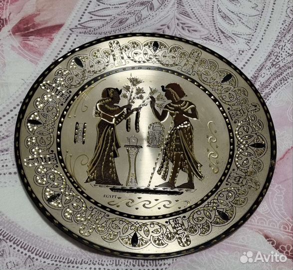 Настенная тарелка