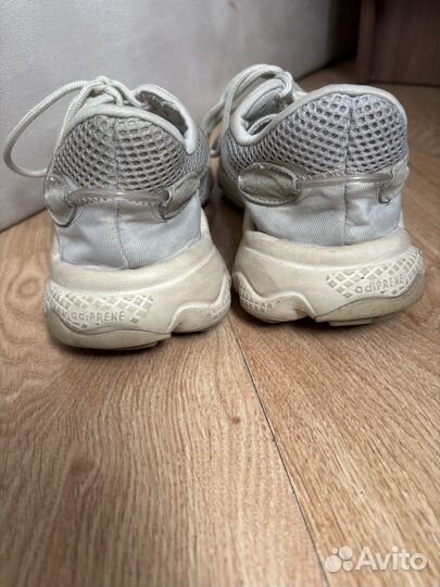 Кроссовки женские