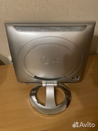 Монитор LG L1720