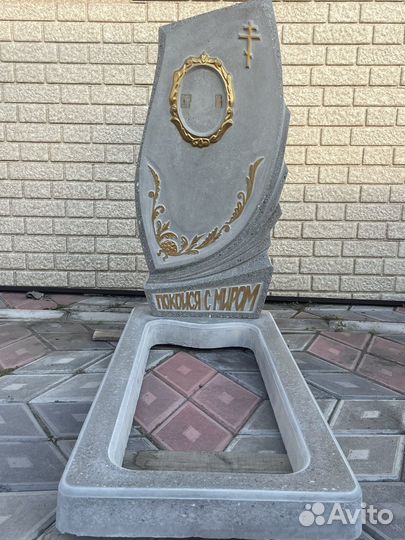 Памятник из бетона