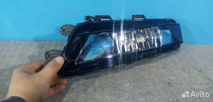 Правая противотуманная фара Skoda Octavia 3 (A7)
