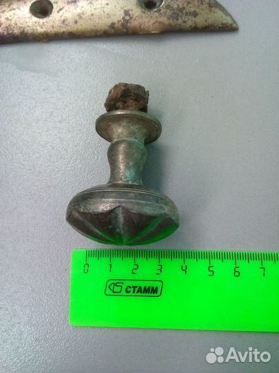 Старинная ручка и уголки бронза