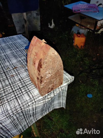 Старинный угольный утюг