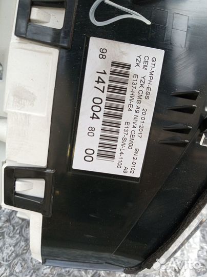 Панель приборов с экраном Пежо-Ситроен