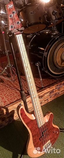 Мастеровая бас гитара
