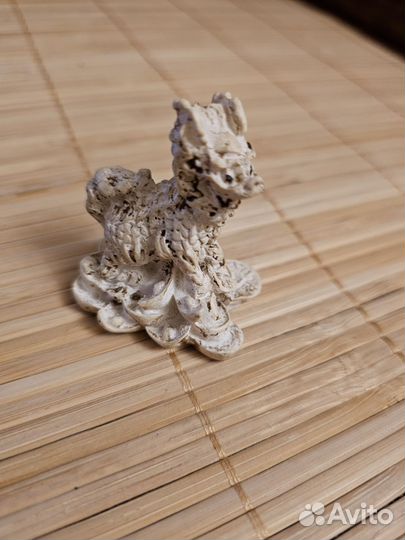 Нэцке кость