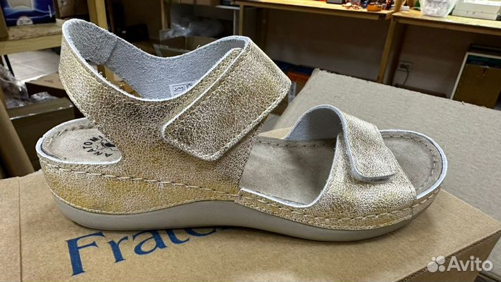 Босоножки жен. D-302 цв.белое золото (41)