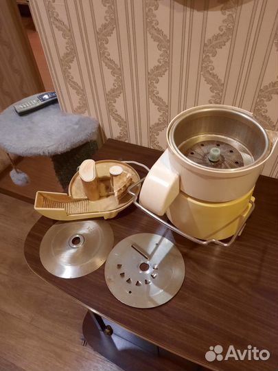 Соковыжималка / шинковка /электрическая