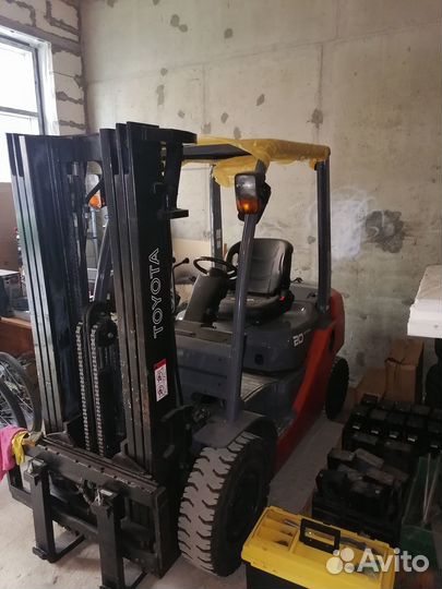 Вилочный погрузчик Toyota 62-8FD20, 2012