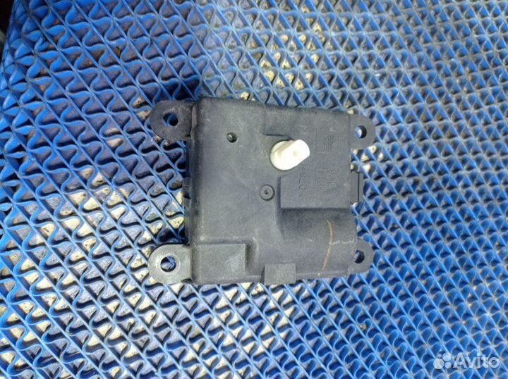 Моторчик заслонок отопителя Nissan Teana J32 седан