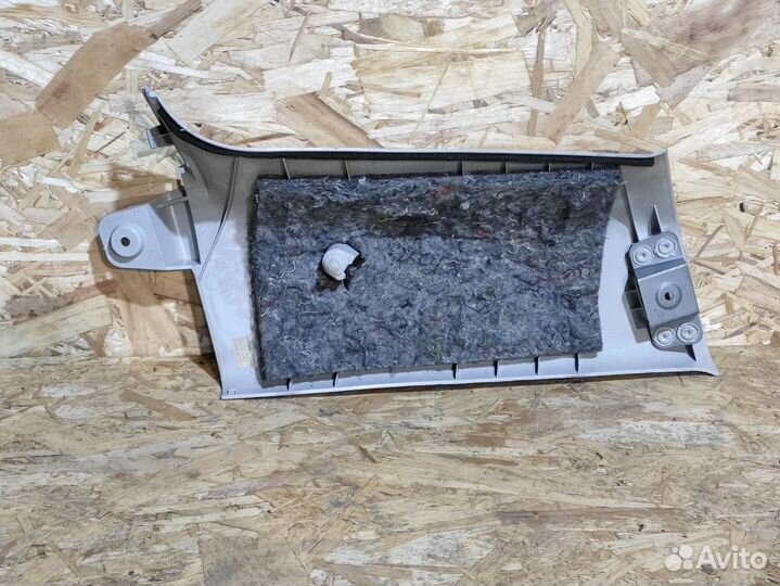 Обшивка стойки правая Subaru Forester S12