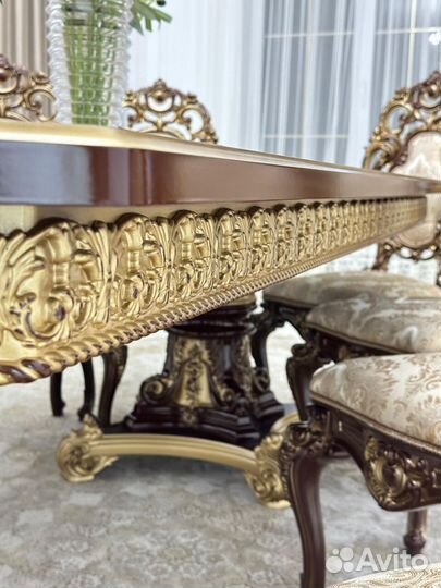 Стол обеденный. В наличии