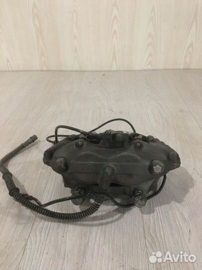 Суппорт тормозной передний правый Mercedes Benz