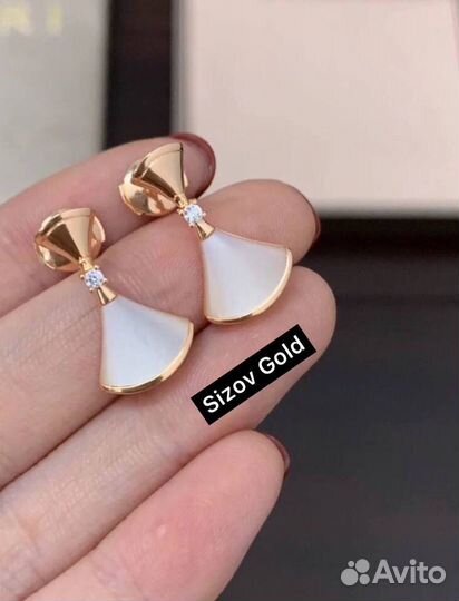 Серьги Bulgari 13.55 гр 0.18 ct перламутры