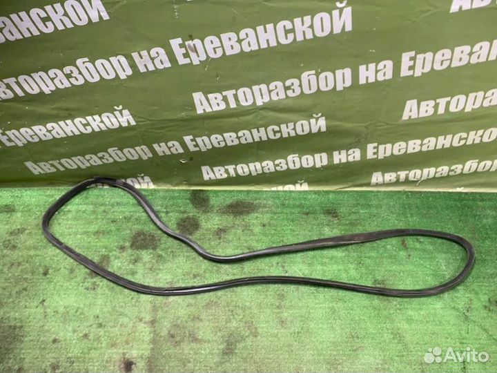 Уплотнительная резинка боковой двери передняя