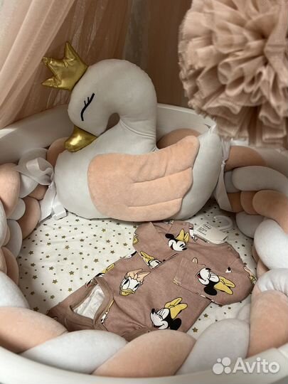 Детская кроватка с маятником