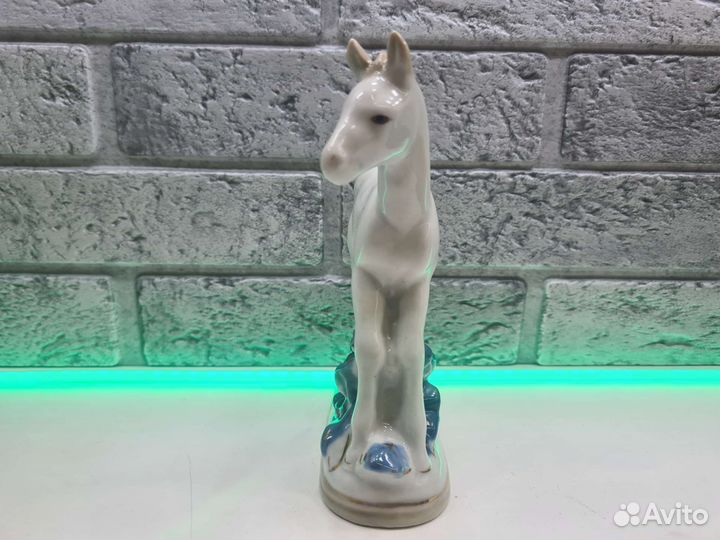 П.7195 Статуэтка Лошадь Жеребенок Гжель