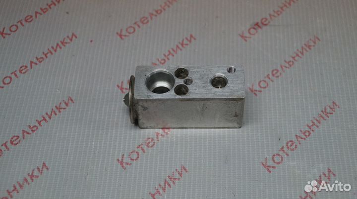 Nissan 92200-AX00A Клапан кондиционера