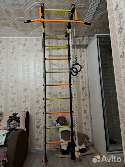 Шведская стенка с турником