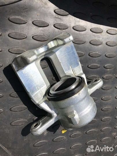 Продаётся суппорт рено дастер (передний)