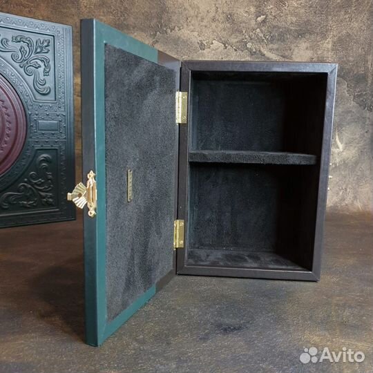 Шкатулка большая из натуральной кожи с декоративно