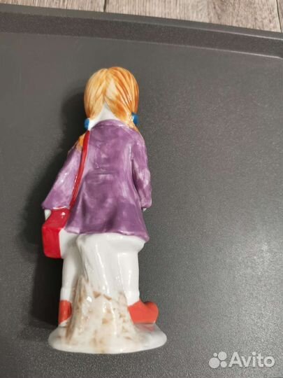 Статуэтка фарфор