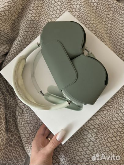 Apple airpods max green