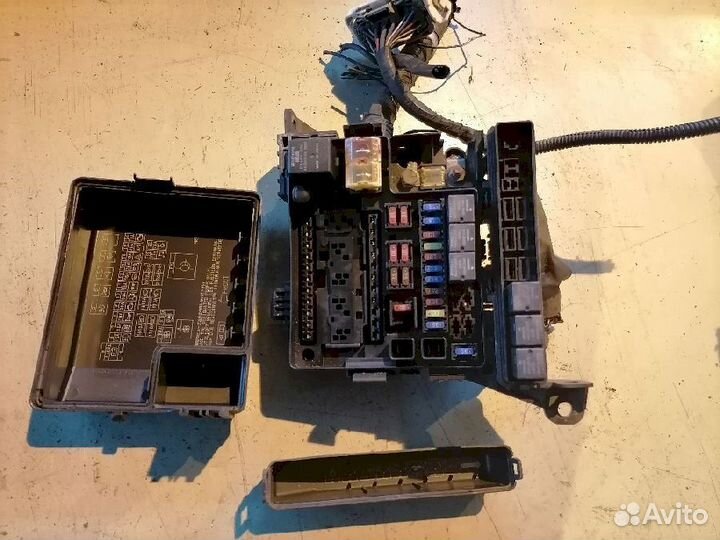 Блок предохранителей Mitsubishi Airtrek CU2W CU4W