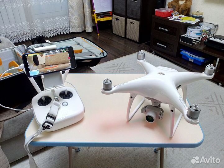 Дрон квадрокоптер DJI Phantom 4 pro