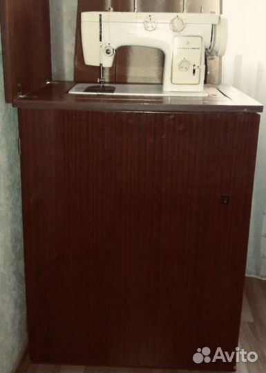 Швейная машина Чайка 142 М