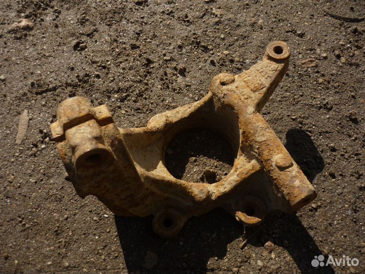 Задний левый кулак Форд Мондео 3