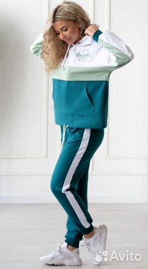 Спортивный костюм женский