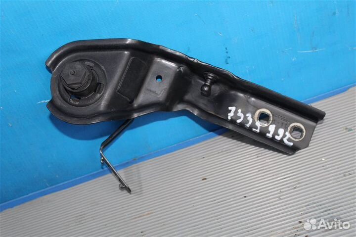 Кронштейн газонаполненного амортизатор правый Bmw