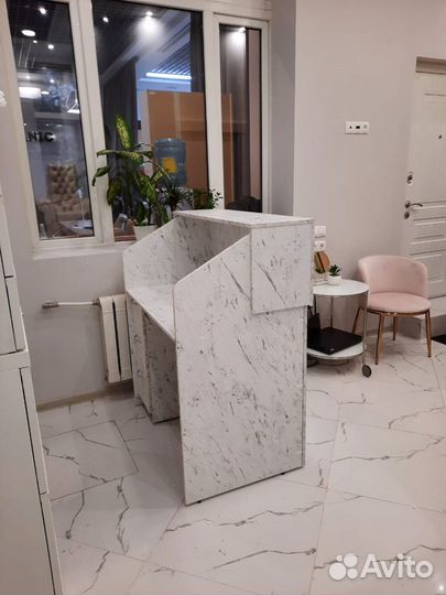 Стойка ресепшн