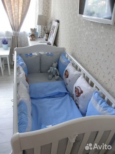 Комплект в кроватку с двумя комплектами белья