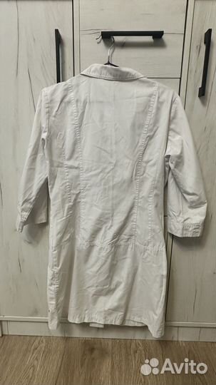 Белый медицинский халат