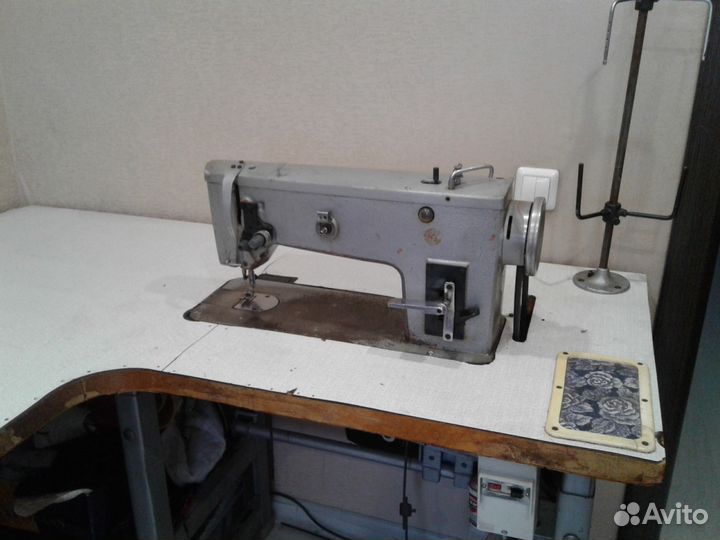 Промышленная швейная машинка