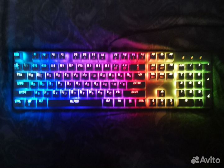 Игровая механическая клавиатура белая